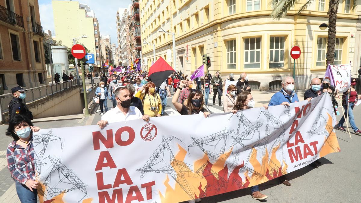 Reivindicación contra la línea de muy alta tensión en el 1 de Mayo