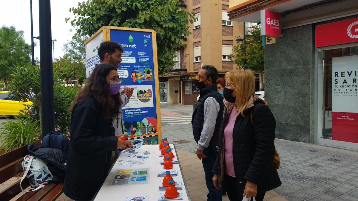 Campaña de concienciación para el reciclaje en las calles de Quart de Poblet.