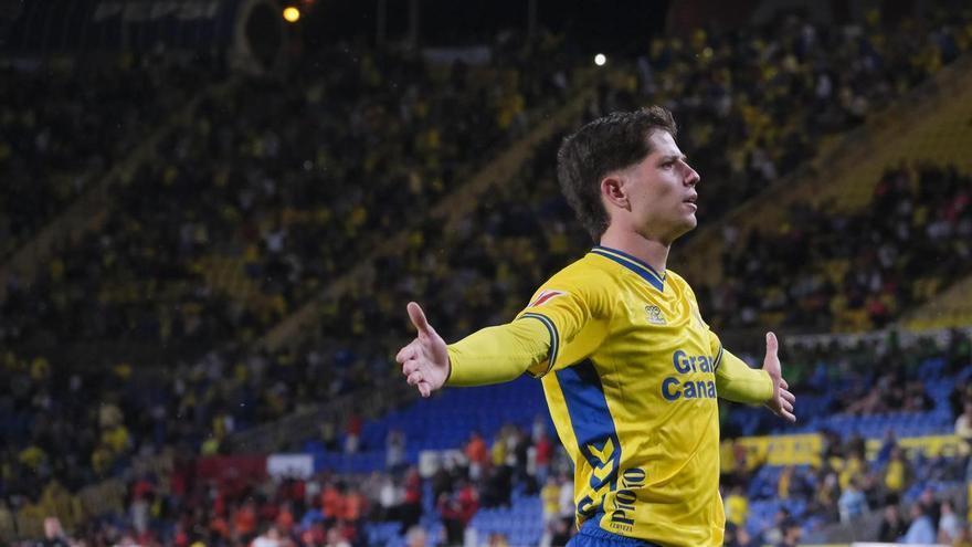 Manu Fuster deslumbra, Estanis Pedrola enamora y Ale García continúa sin chispa: el 1x1 de la UD Las Palmas ante el Real Valladolid