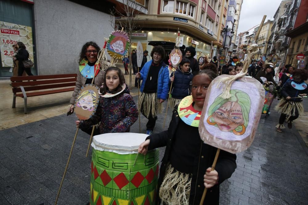 Tradicional desfile de los Escolinos Antroxaos.