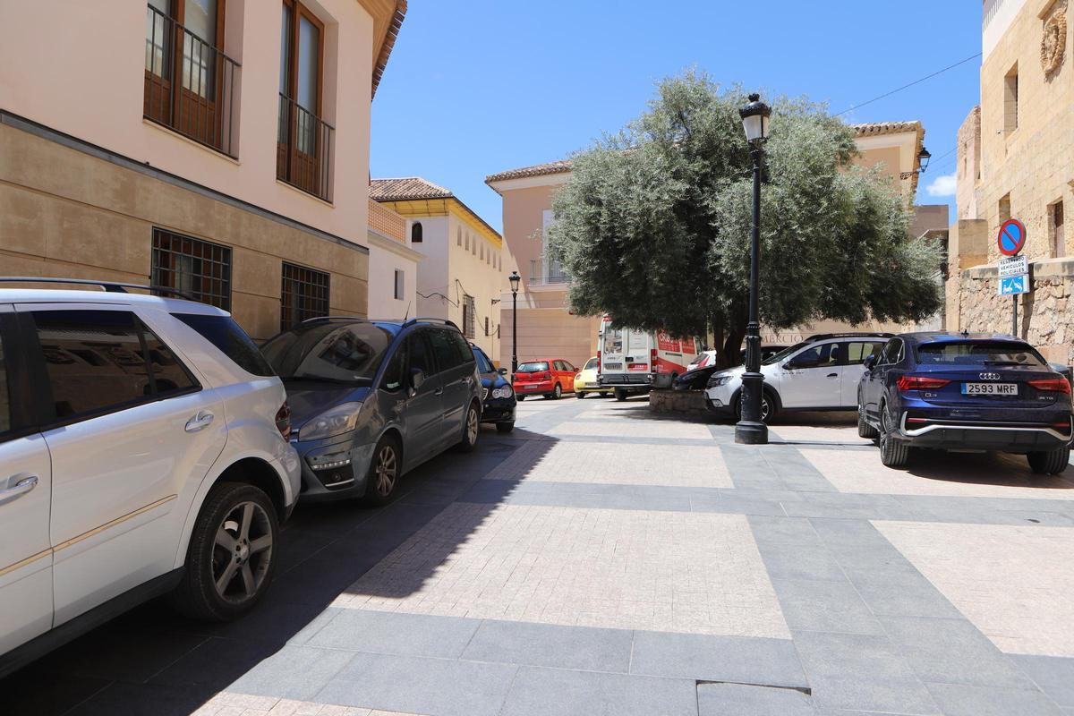 Vista de la plaza desde la fachada de San Patricio.