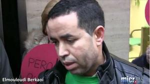 El marit de Halima Mourid, Elmouloudi Berkaoi, participa en la protesta de la PAH de Ciudad Real davant de Kutxabank.