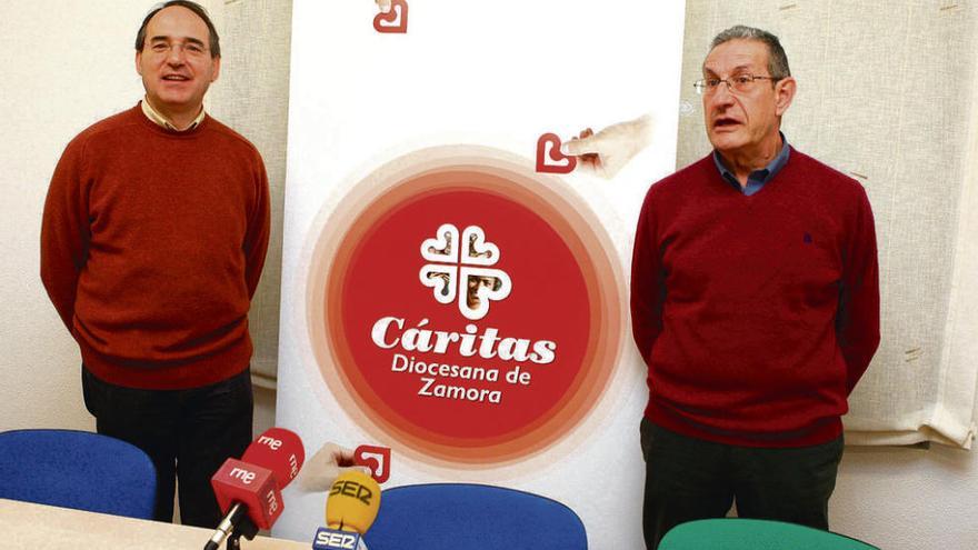 El delegado episcopal, Antonio Jesús Martín, junto con el directivo Juan Ignacio Martín Benito.