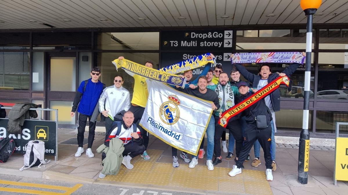Aficionados del Villarreal y del Real Madrid coincidieron en el aeropuerto de Manchester.