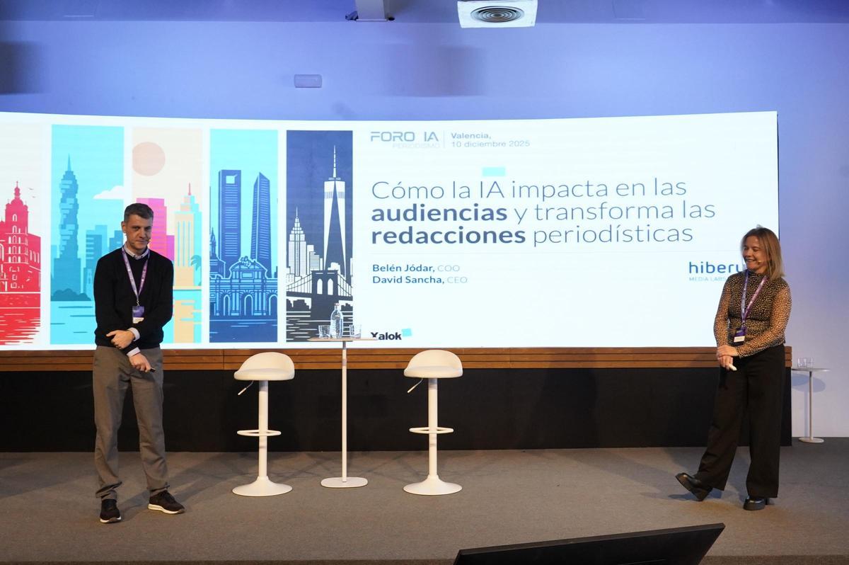 Una de las conferencias dentro de la primera jornada del Foro de la IA celebrado en València.