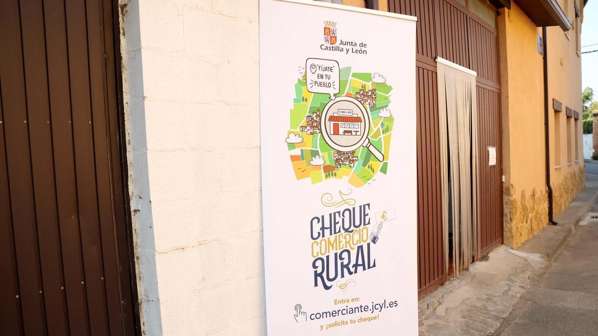 Cartel promocional del programa de ayudas al comercio rural.