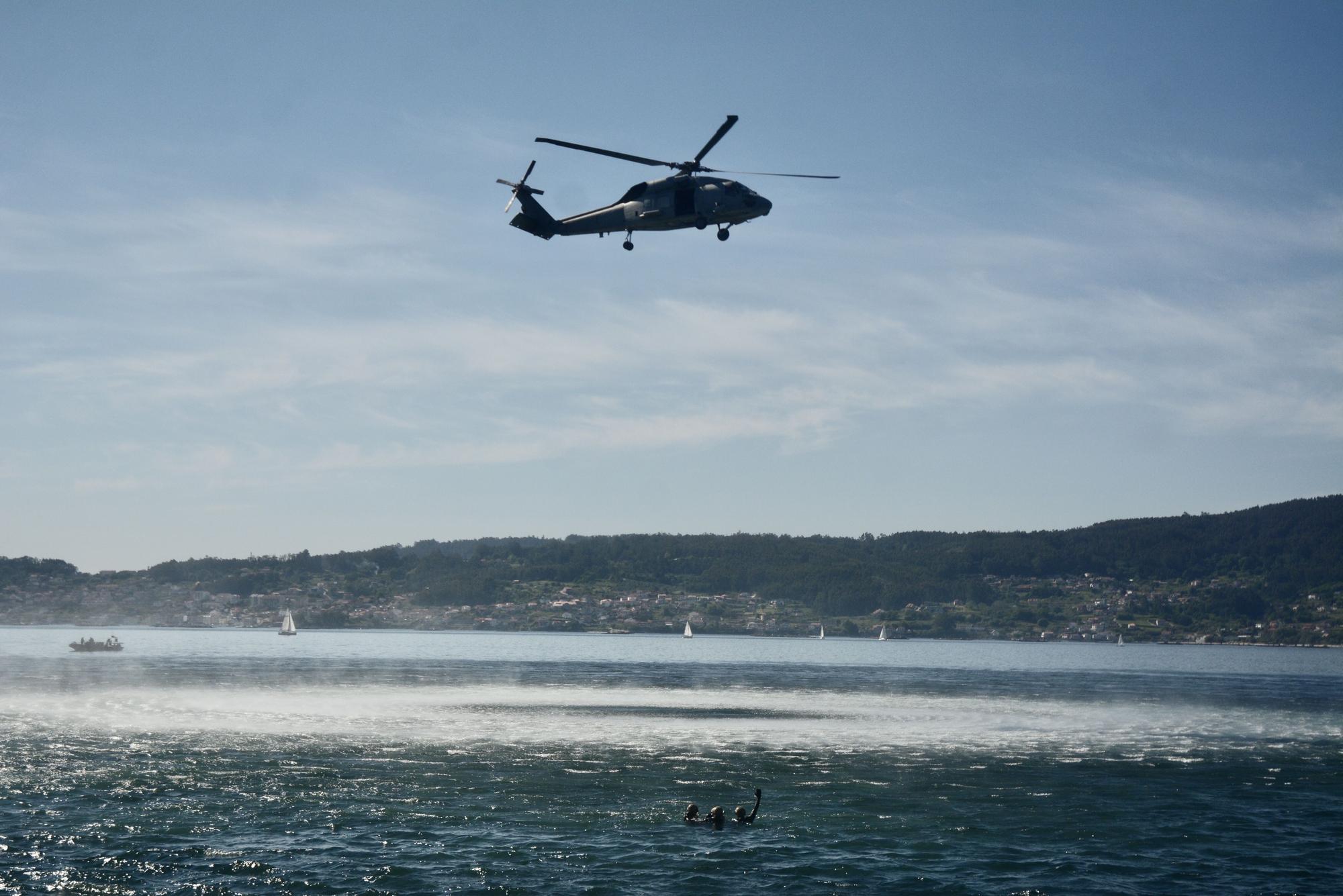 Así de espectacular fue la 'batalla' de la Armada en la Ría de Pontevedra