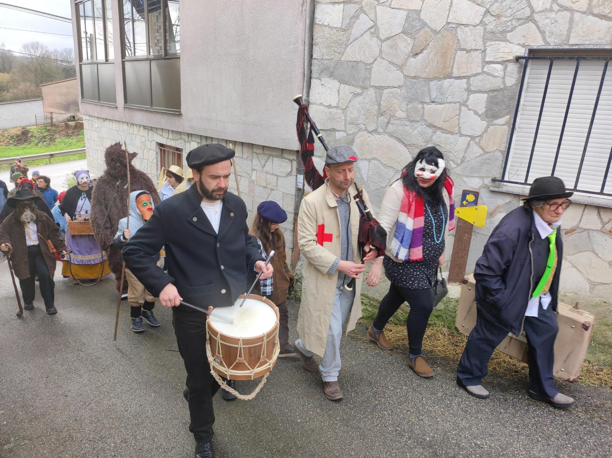 En imágenes: Así fue el paso de los guilandeiros de Tineo por El Pedregal