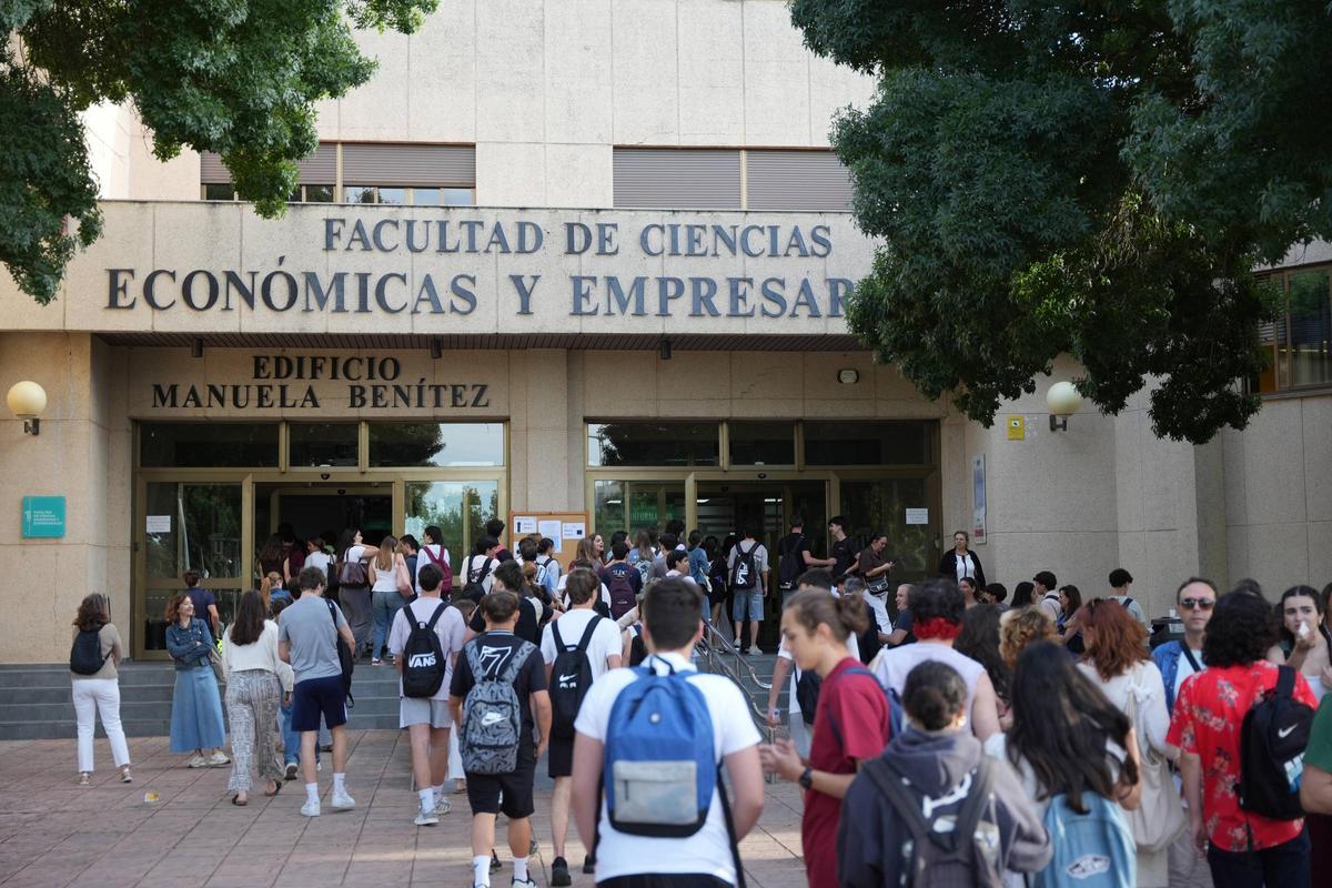 Galería | La primera jornada de la Selectividad en Badajoz, en imágenes