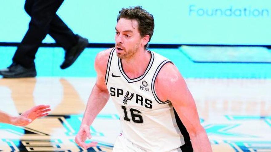 Gasol, durante un partido con los Spurs. |  // DARREN ABATE