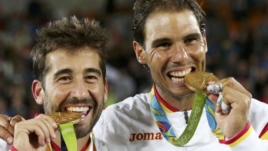 Doppelt gebissen hält besser: Marc López (li.) und Rafael Nadal feiern die Goldmedaille.