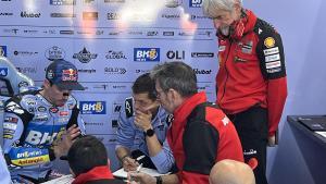 El ingeniero Gigi DallIgna, jefe supremo de Ducati, ha estado, hoy, muy pendiente del primer test de Àlex Márquez.