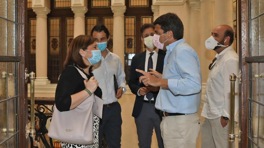 Isabel Bonig: &quot;Si yo militara en el PP de Alicante, ya habría avalado la candidatura de Mazón&quot;