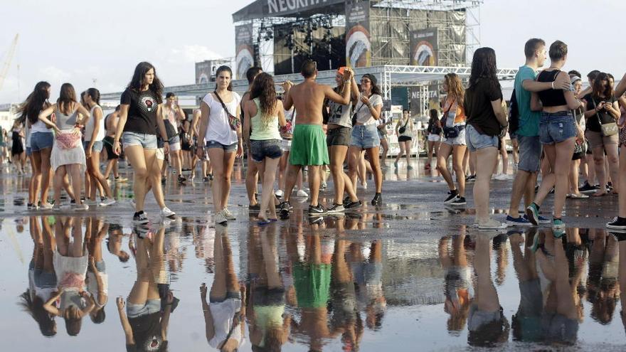 Jóvenes en el festival Arenal Sound 2015