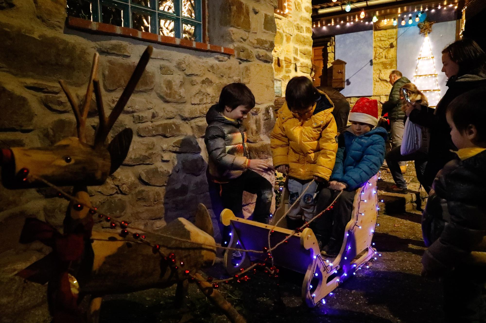 El pueblo más navideño del mundo está en Quirós: así se ilumina Aciera