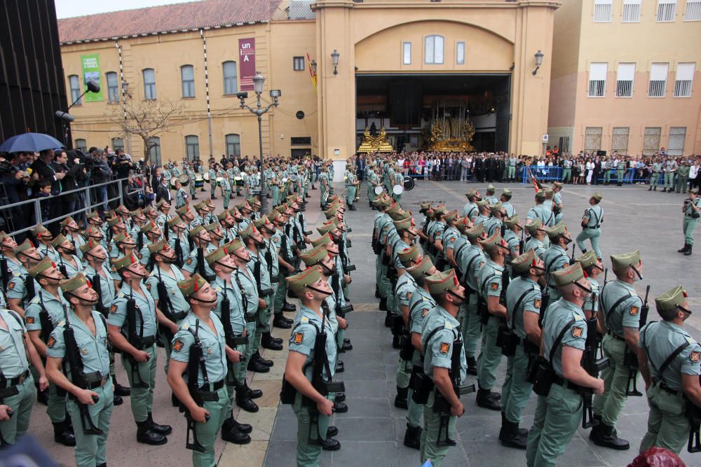 Traslado del Cristo de la Buena Muerte a cargo de la Legión.