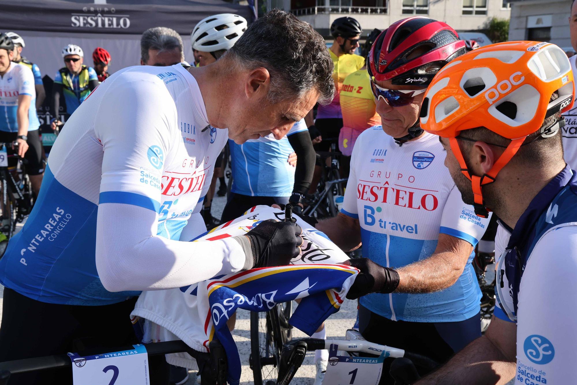 Induráin y Álvaro Pino 'lideran' el pelotón ciclista en Paradanta
