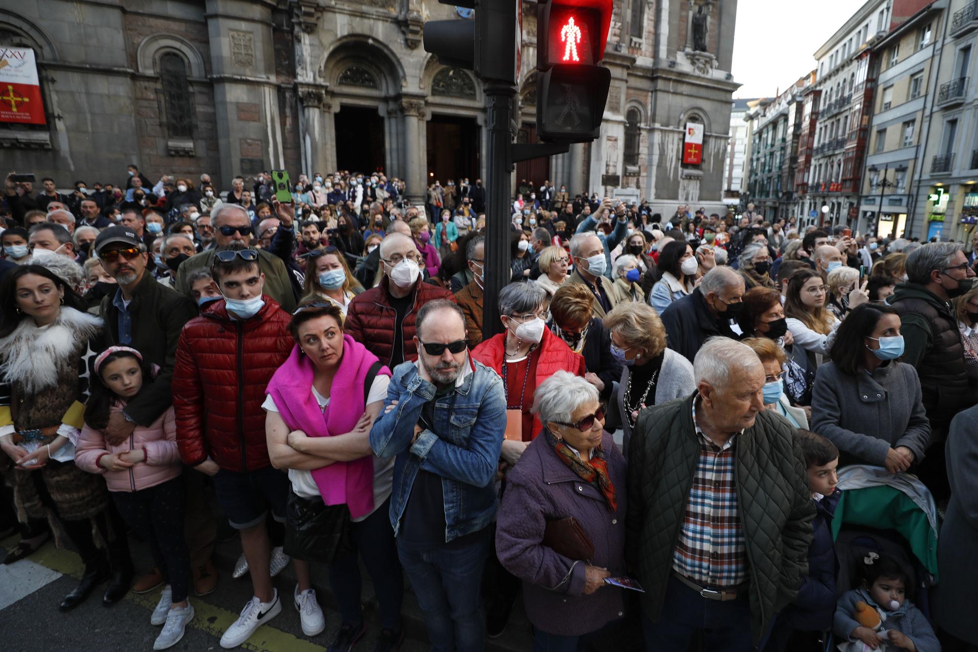 EN IMÁGENES: La imagen de Jesús Cautivo vuelve a recorrer las calles de Oviedo
