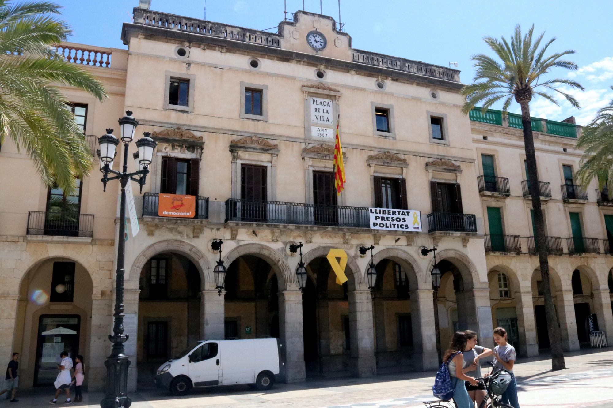 Fachada del edificio del Ayuntamiento de Vilanova i la Geltrú