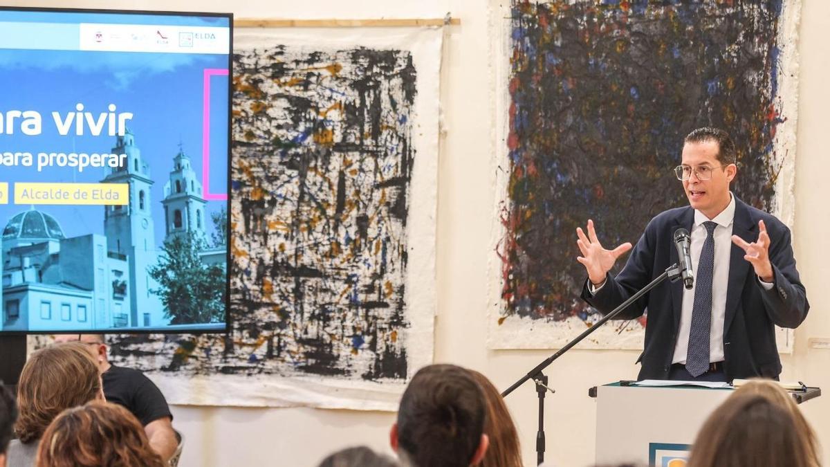 El alcalde de Elda, Rubén Alfaro, en la presentación oficial del plan de ayudas ‘Elda Centro Histórico’.