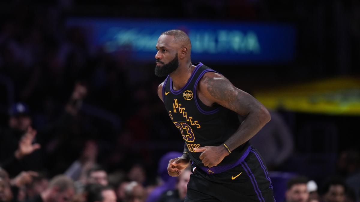 LeBron debuta en una nueva temporada