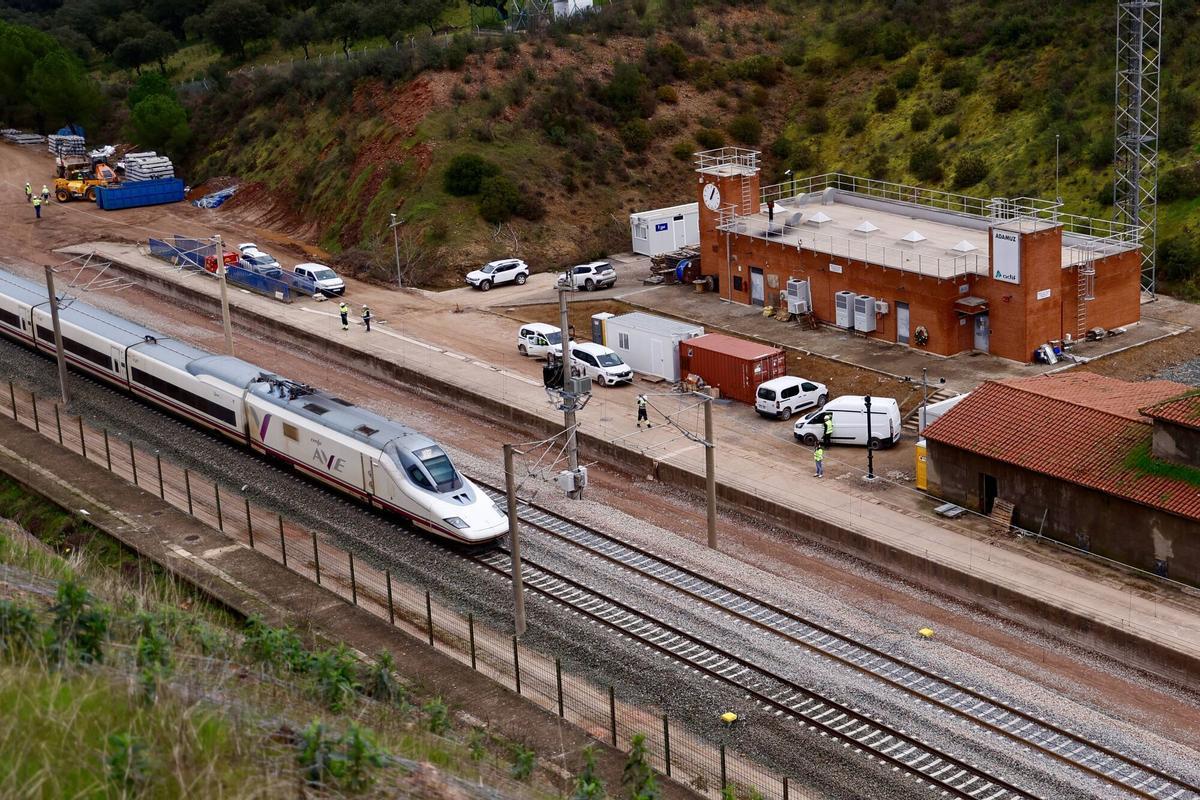 Regresan los servicios de Renfe, Iryo y Ouigo tras ser reparado el tramo afectado por el trágico accidente ferroviario de Adamuz