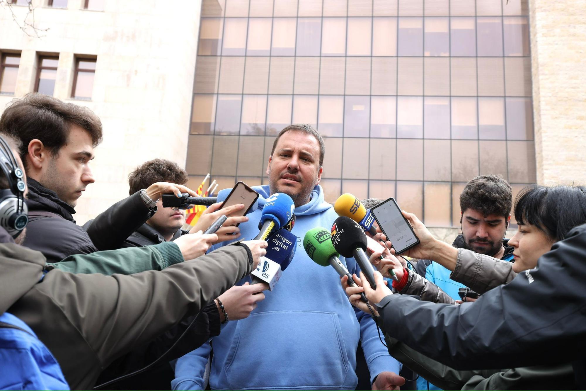 En imágenes | Concentración de los agricultores antes la consejería de Agricultura en Zaragoza