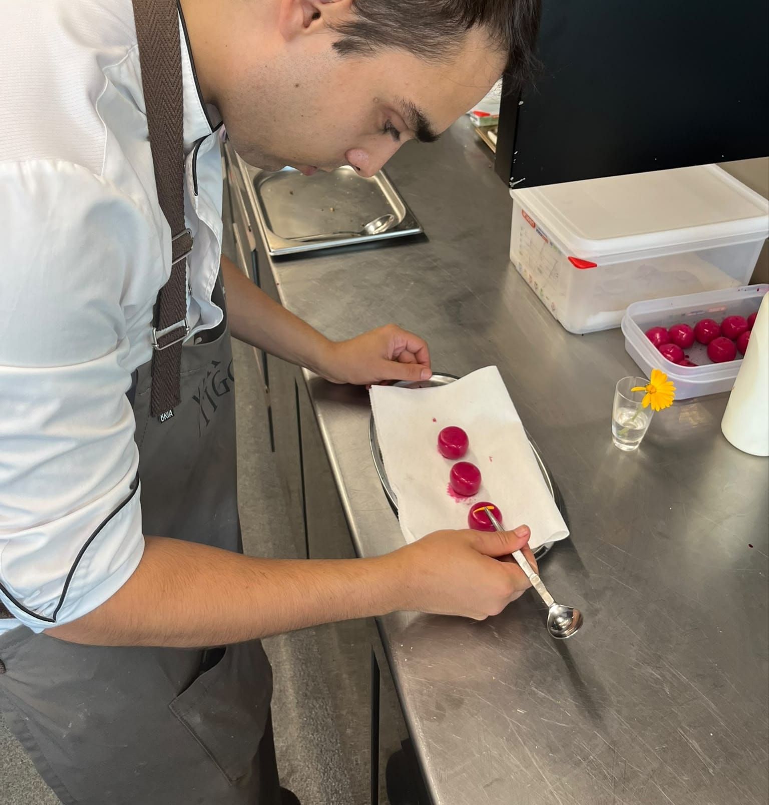 Contra el calor, cuchara y tradición: las cinco recetas del cocinero cacereño Sergio Poblador
