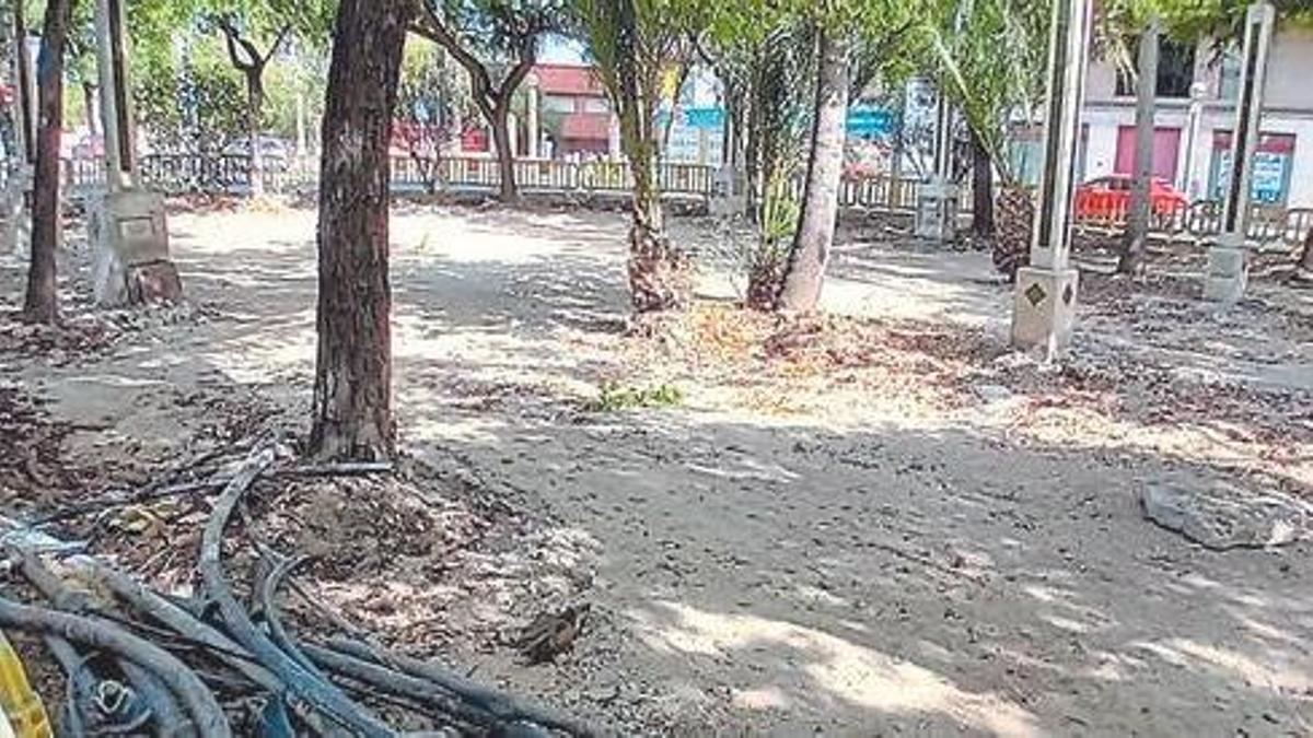 Destruir violentament la ciutat ens fa perdre’n la memòria: arrasament d’un tram de la Avinguda de la Llibertat construïda en temps de l’alcalde Ramon Pastor.