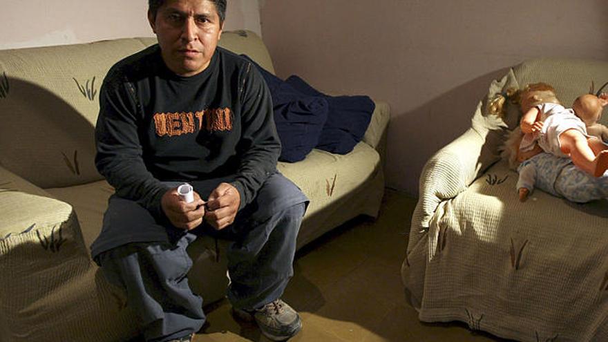 ¿Héroe? Wilson A.R. en su apartamento de Barcelona, horas después de mediar en la agresión.