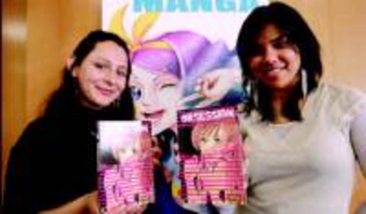 Vicky i Pepi, ahir, mostrant un exemplar del seu manga. Vicky i Pepi, ahir, mostrant un exemplar del seu manga.