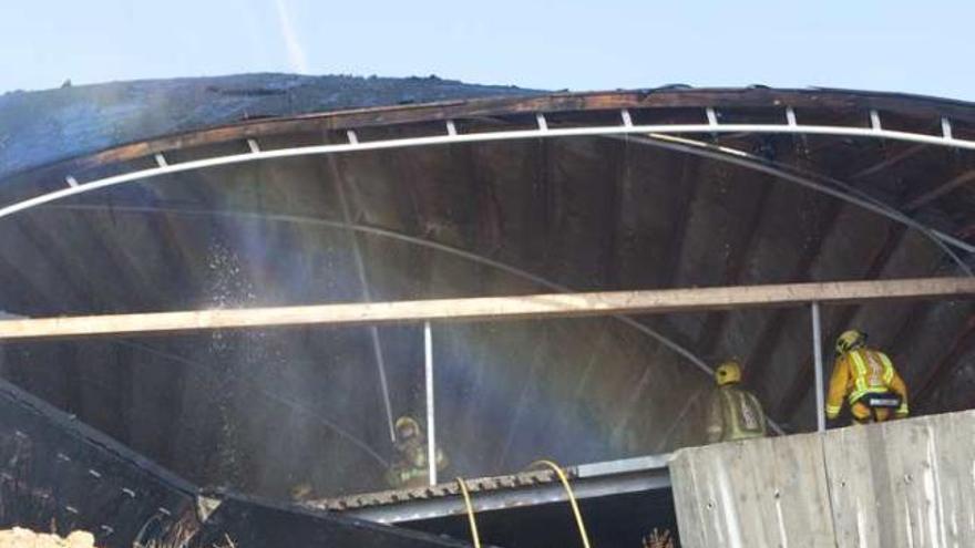 Un fuego arrasa el Balneario de Lodos, que costó 1,5 millones de euros y estaba abandonado
