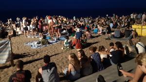 Aglomeración en las playas de la Barceloneta, este 23 de junio.