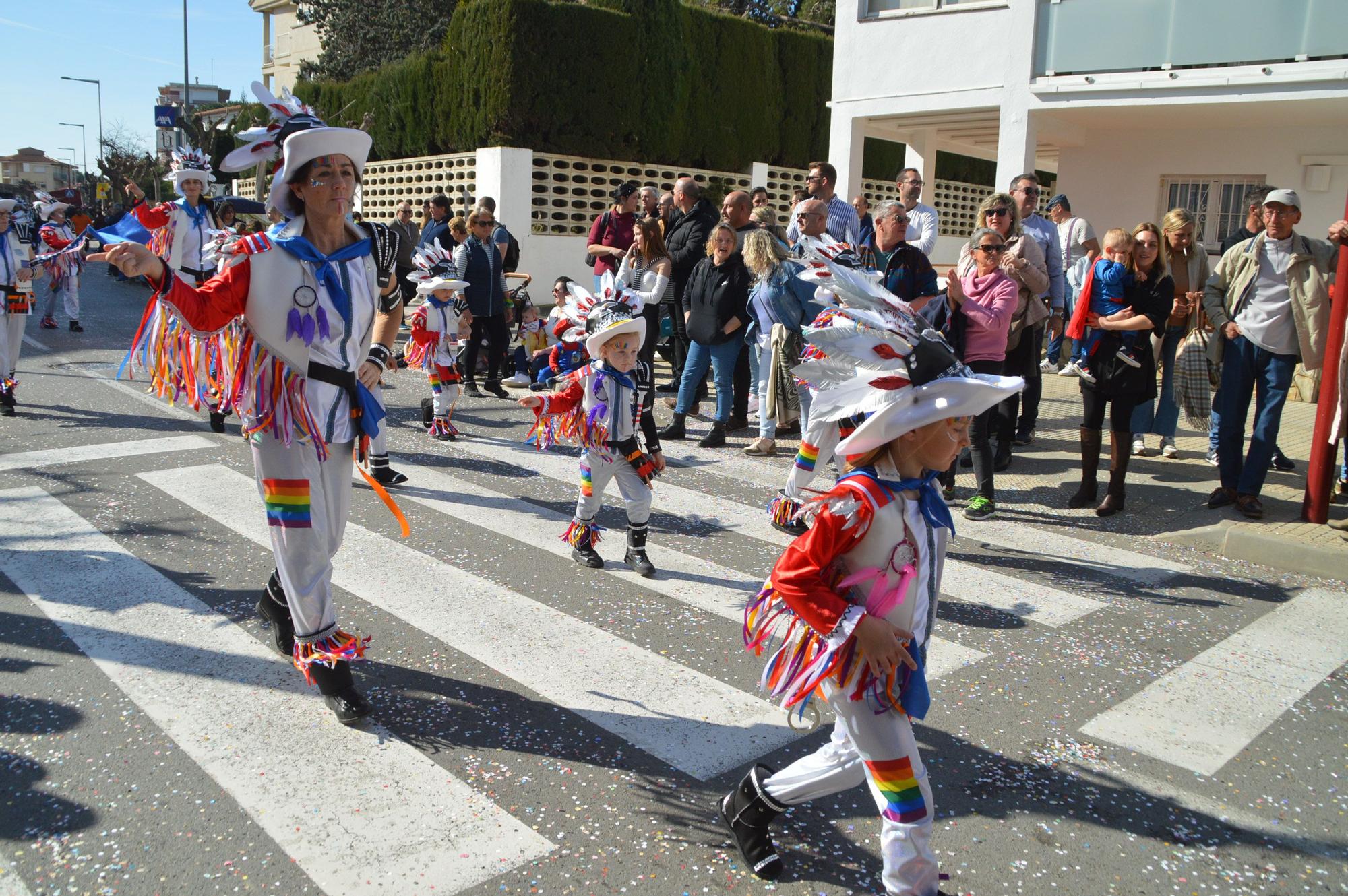 L'Escala vibra amb una rua de carnaval carregada d'imaginació