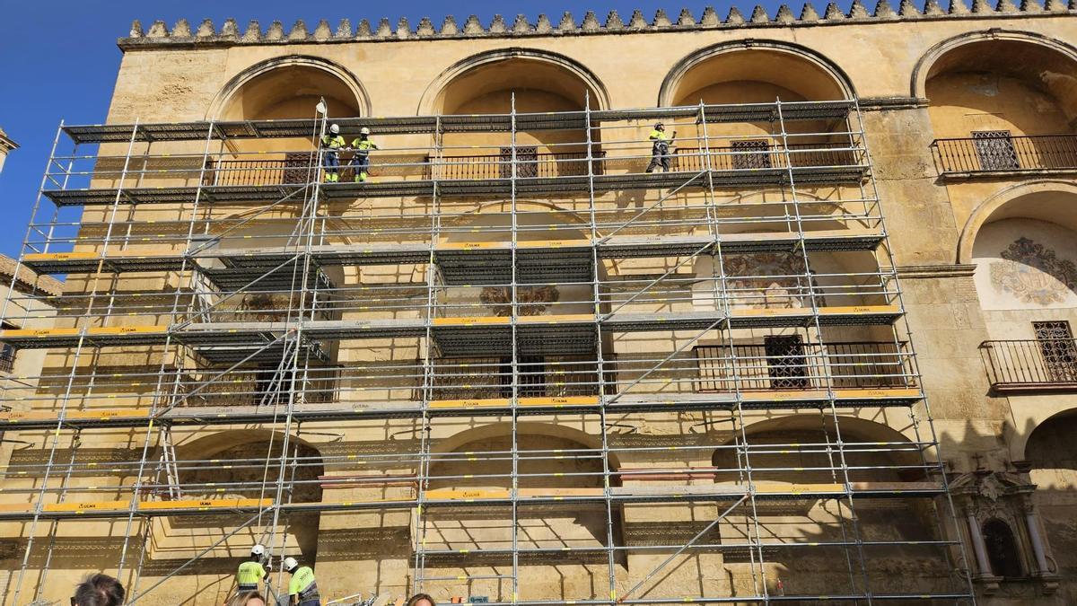 Intervención en la fachada sur de la Mezquita-Catedral.