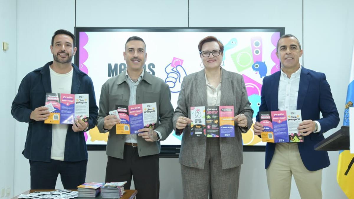 Responsables de la campaña 'Menos de un milímetro', del Gobierno de Canarias