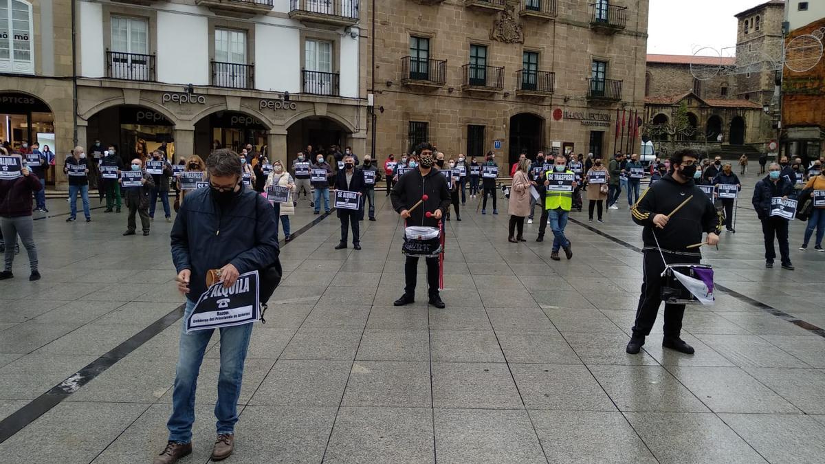 Los hosteleros de Avilés reclaman la apertura inmediata de sus negocios tras la luz verde al comercio