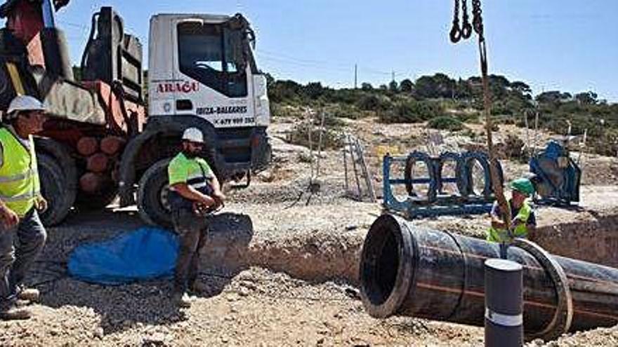 Tubería del emisario de la depuradora de Eivissa, que desemboca en Talamanca.