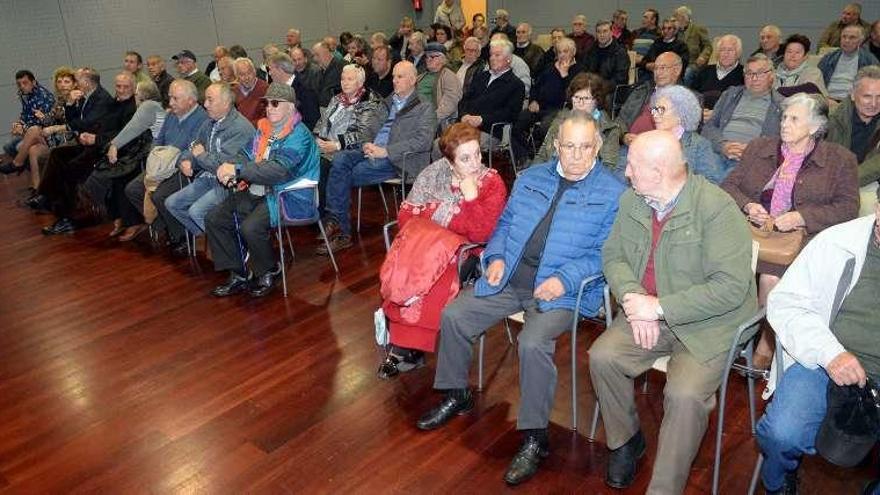 Asamblea de la Plataforma de Emigrantes Retornados. // Noé Parga