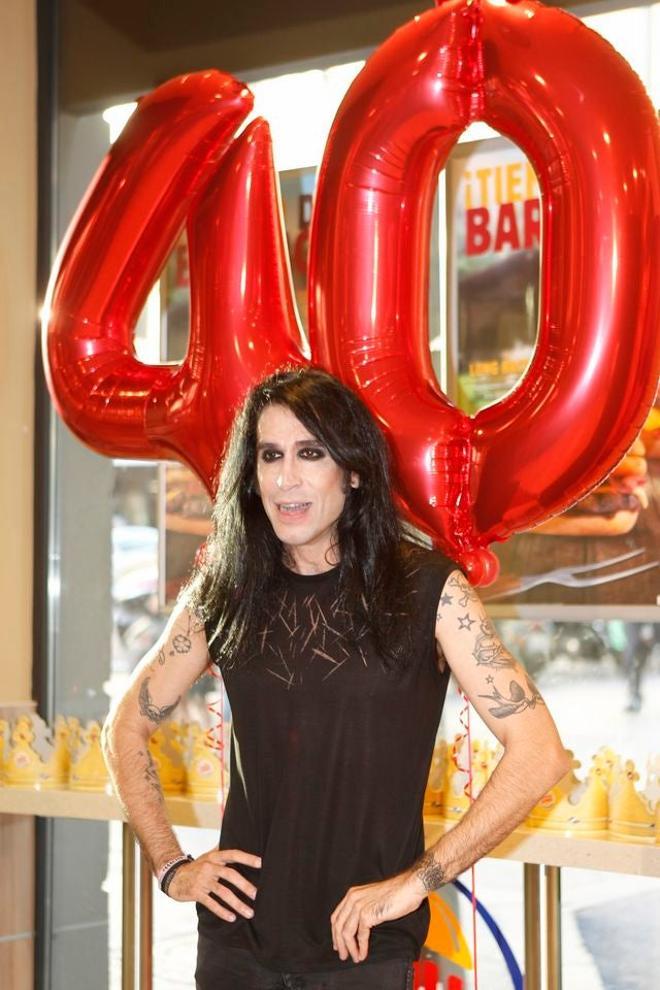 Mario Vaquerizo celebra sus 40 años entre amigos