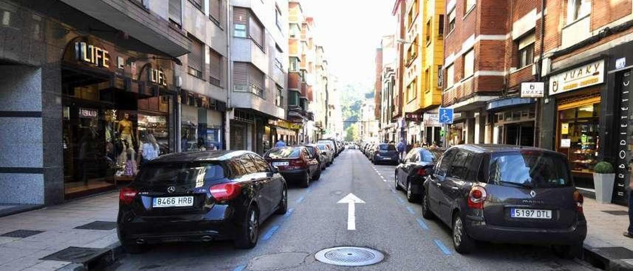 Tramo de zona azul gratuita en la calle Escuela de Capataces.