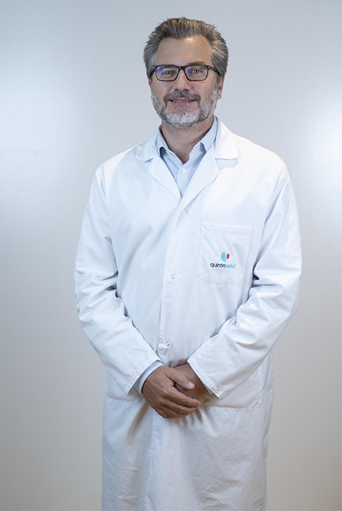 Doctor Pedro Bretcha, jefe del Servicio de Oncología Quirúrgica del Hospital Quirónsalud Torrevieja y especialista en cirugía mínimamente invasiva.