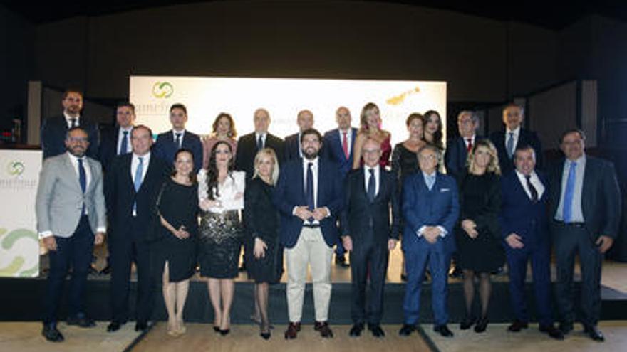 Foto de familia de los premiados a lo largo de la gala anual de Amefmur.