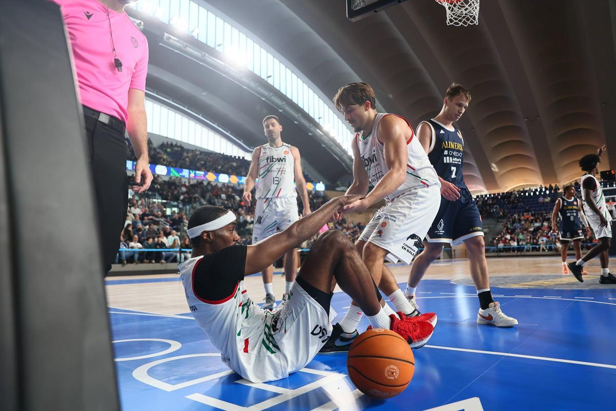 Todas las imágenes de la victoria del Alimerka Oviedo Baloncesto ante el Fibwi Palma