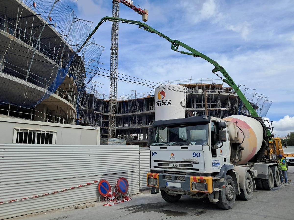 Fotografía del desarrollo de un edificio residencial en Santa Eulària des Riu.