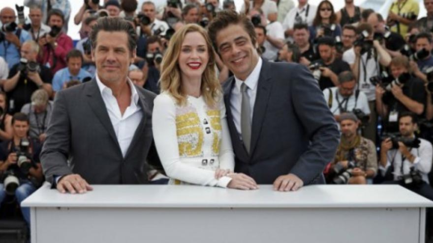 Benicio del Toro y Emilie Blunt causan sensación en Cannes