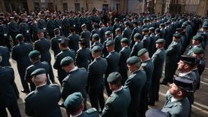 Decenas de guardias civiles formando durante el funeral de uno de los guardias civiles fallecidos en Barbate tras ser embestidos por una narcolancha, en la Catedral de Pamplona, a 11 de febrero de 2024, en Pamplona, Navarra (España).