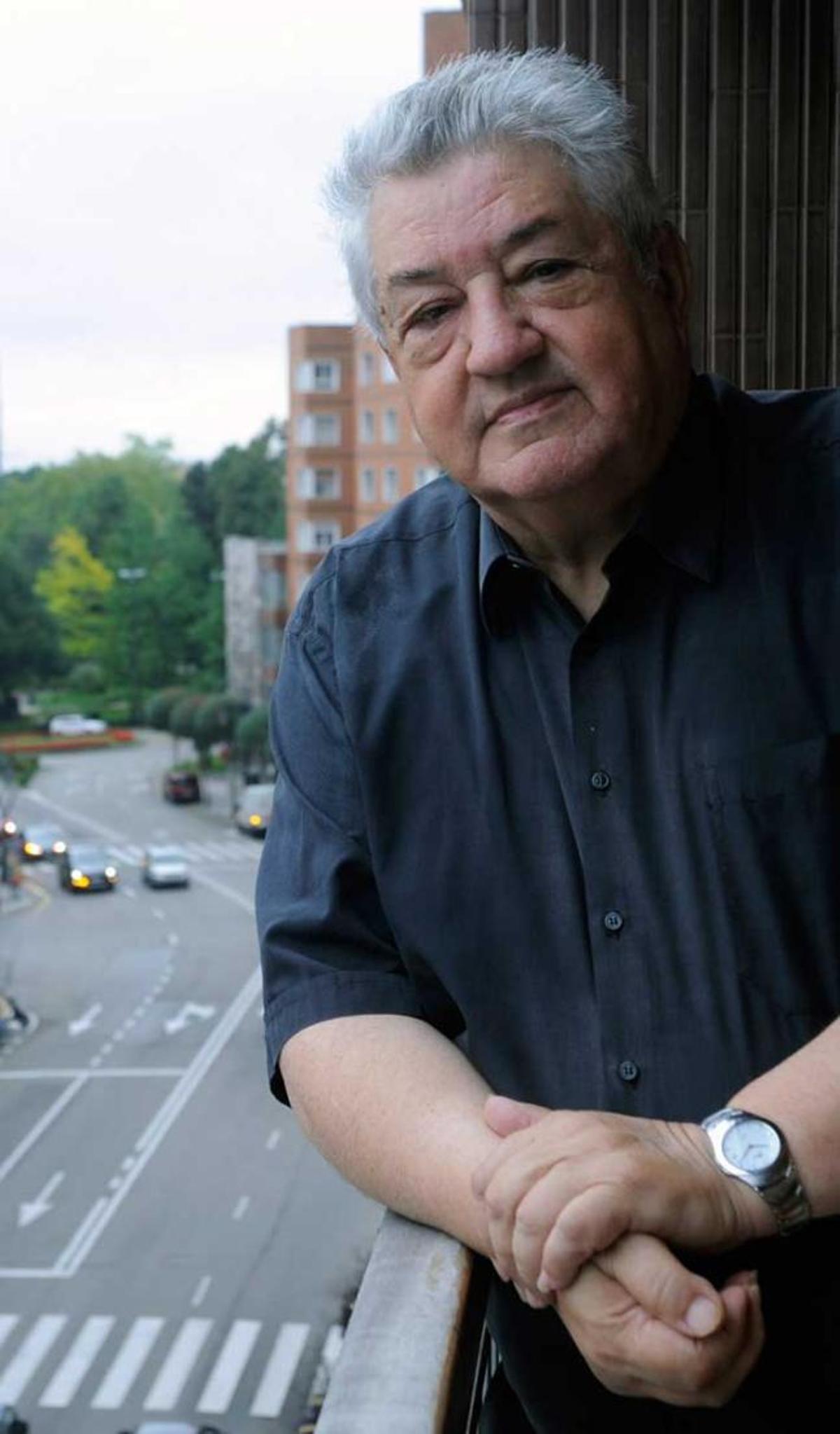 Luis González Morán, en su despacho ovetense.