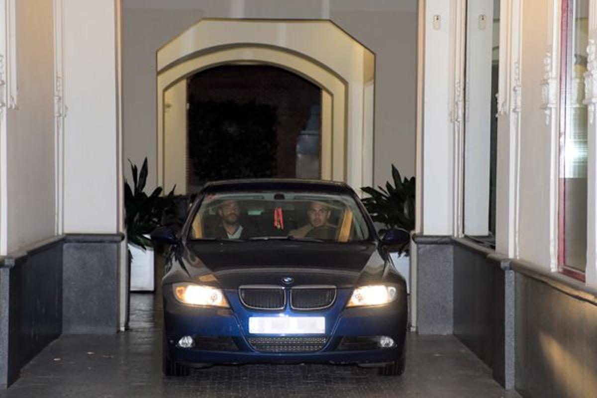 El coche de Miguel Torres a su salida del hotel tras encontrarse con Paula Echevarría