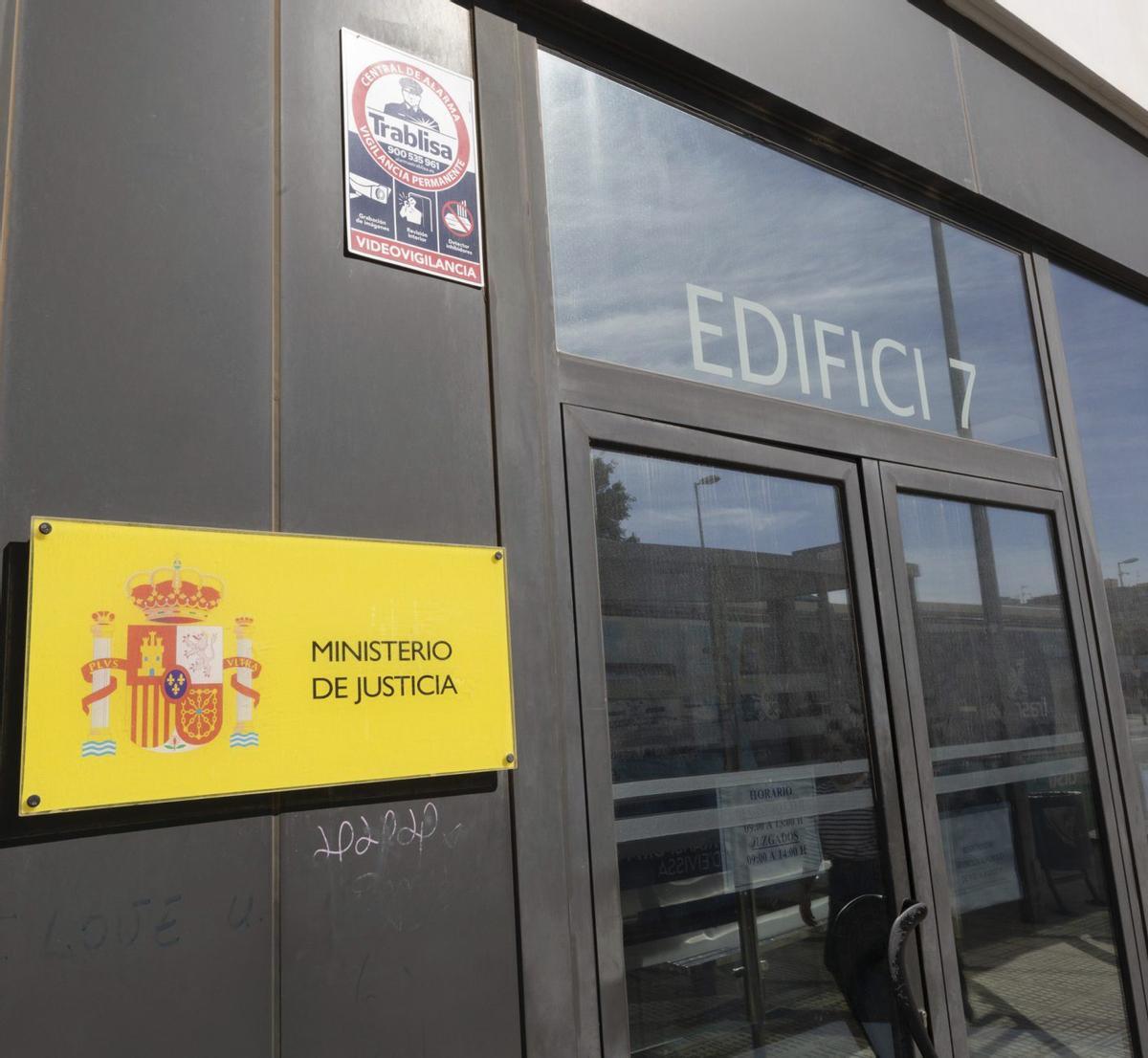 Entrada a los juzgados ubicados en el edificio Cetis hasta que se complete la sede de Sa Graduada. | VICENT MARÍ
